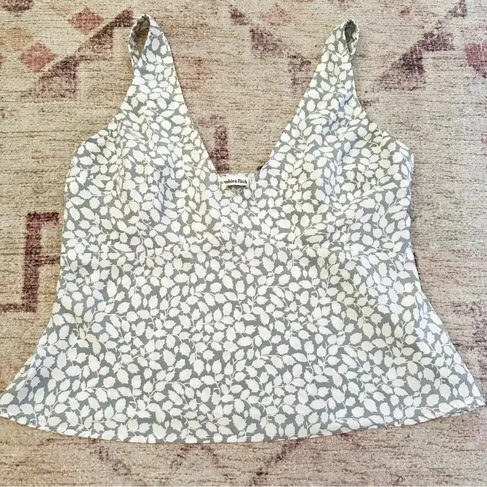 Abercrombie and Fitch •White and blue leaf print tank top size medium - Picture 8 of 12